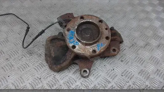 Поворотный кулак ROK390801