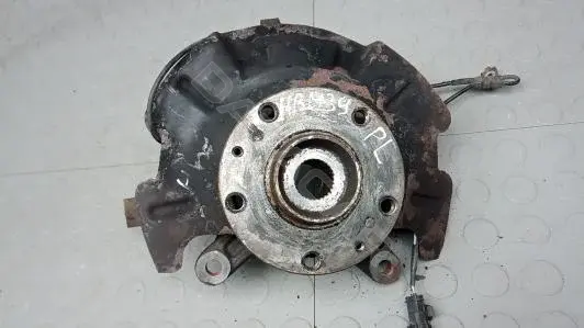 Поворотный кулак HBM390401