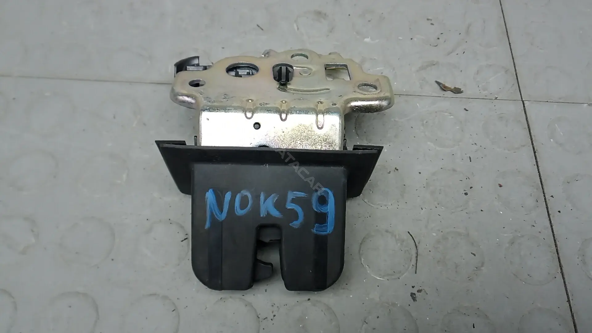 Замок крышки багажника 5E0827505