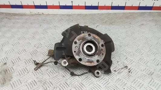 Поворотный кулак DBM220801