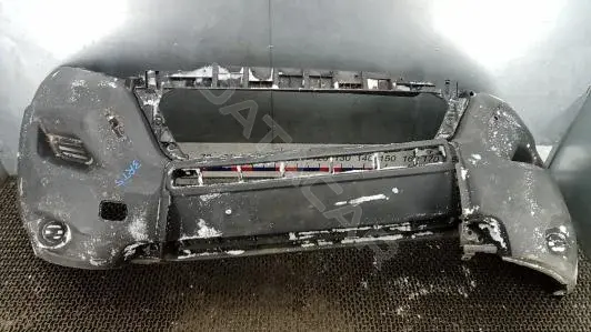 Передний бампер 3RT05G501