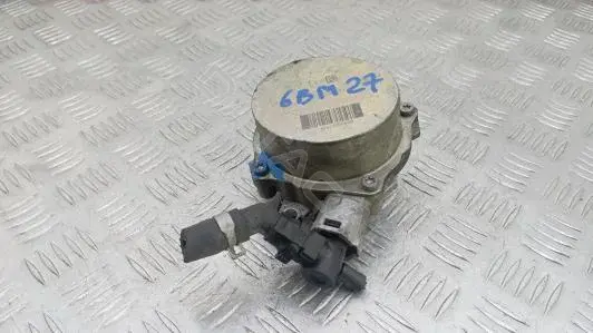 Вакуумный насос 146503760R