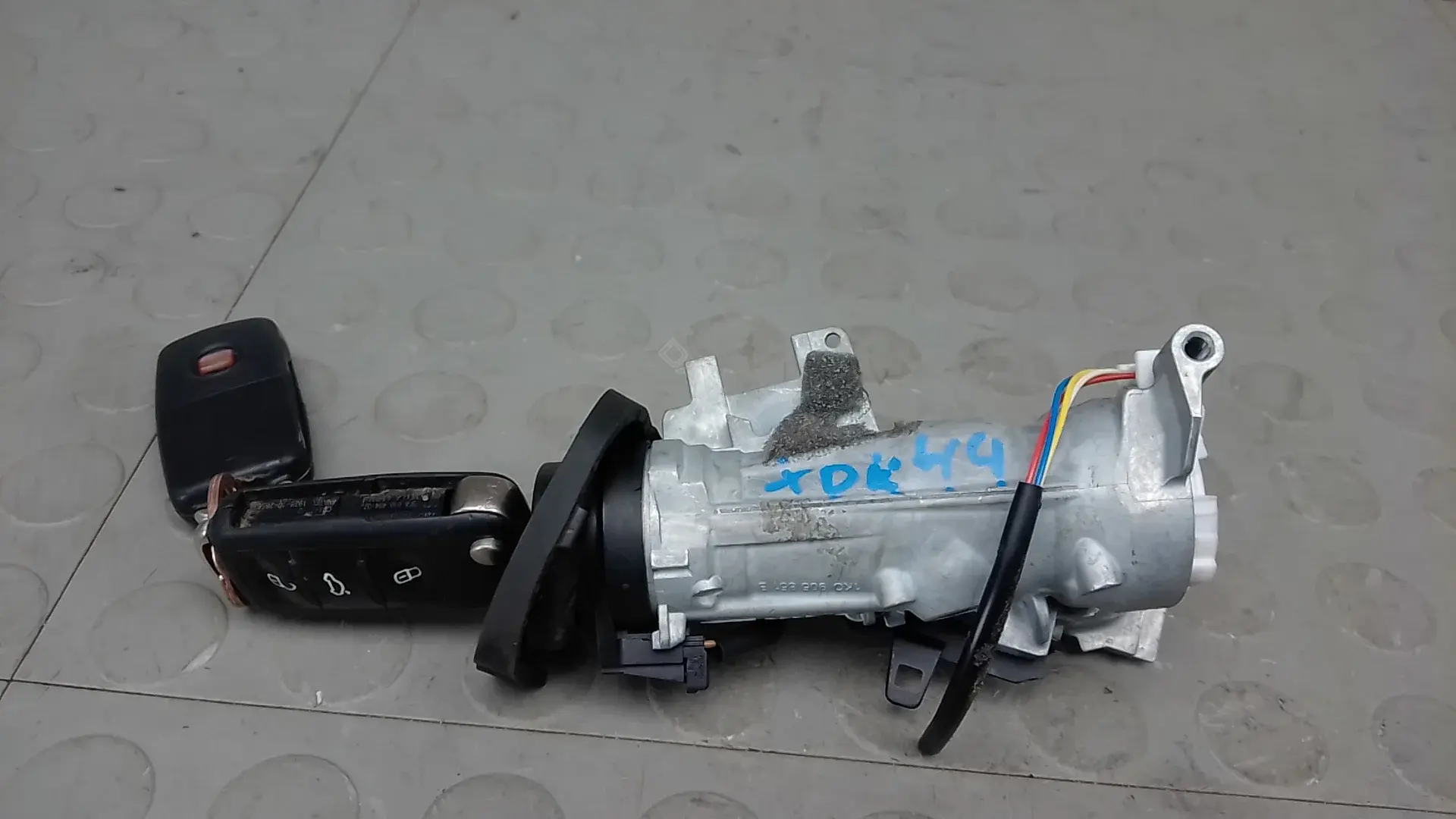 Замок зажигания XOK44J101