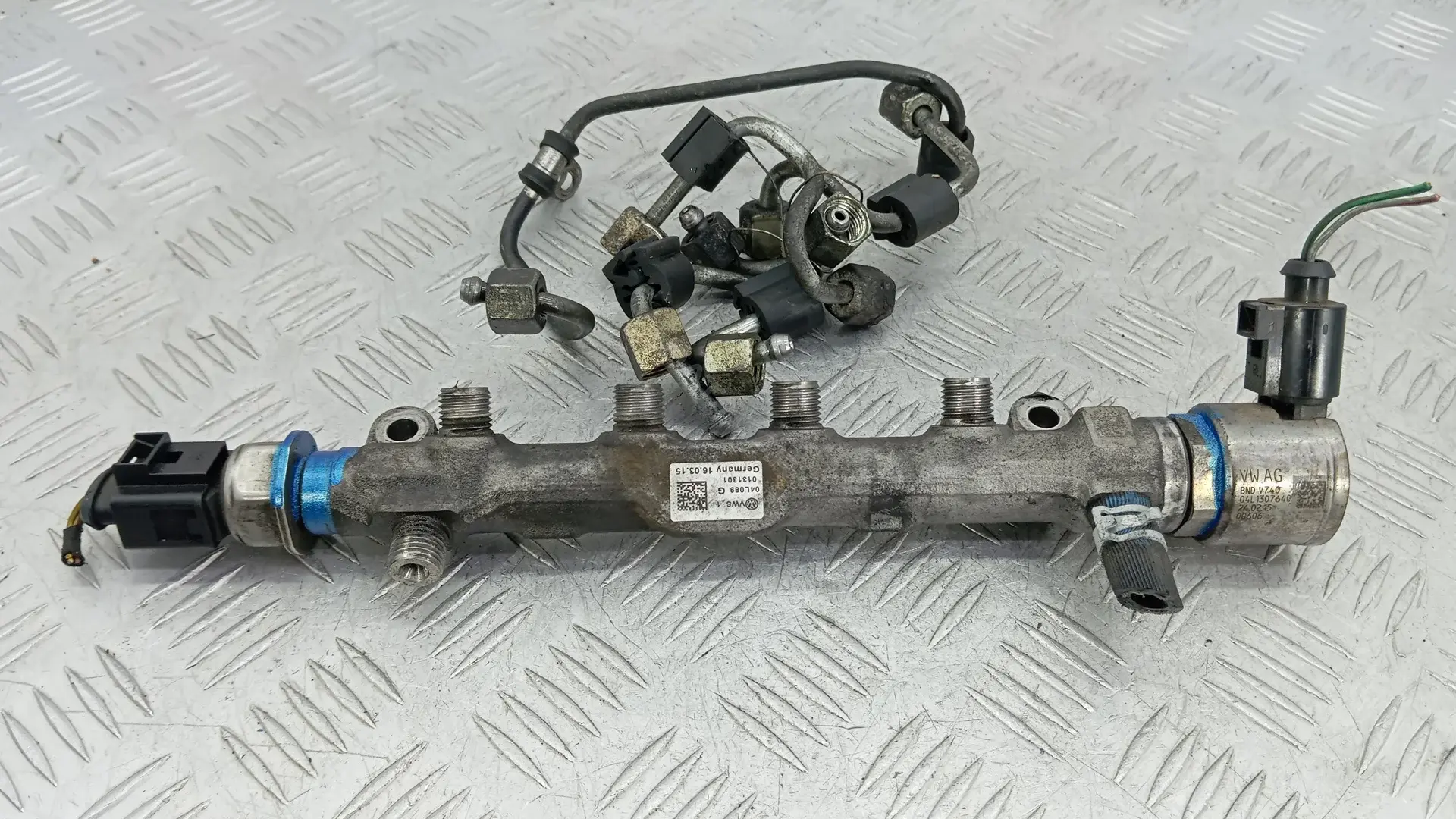 Топливная рейка 04L089G, 04L130089G