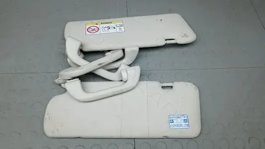 Козырек солнцезащитный 1BM18IY01