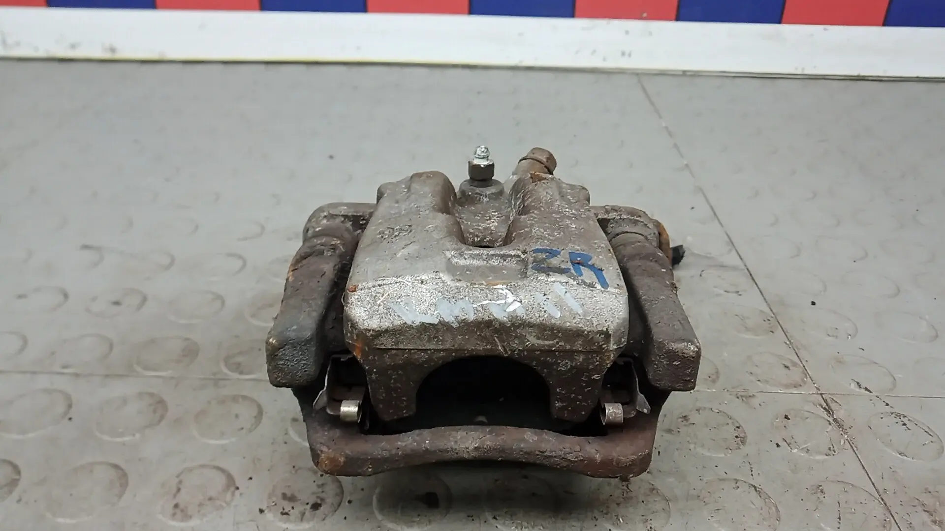 Скоба суппорта KBM110P01