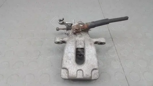 Скоба суппорта 7BM250P01