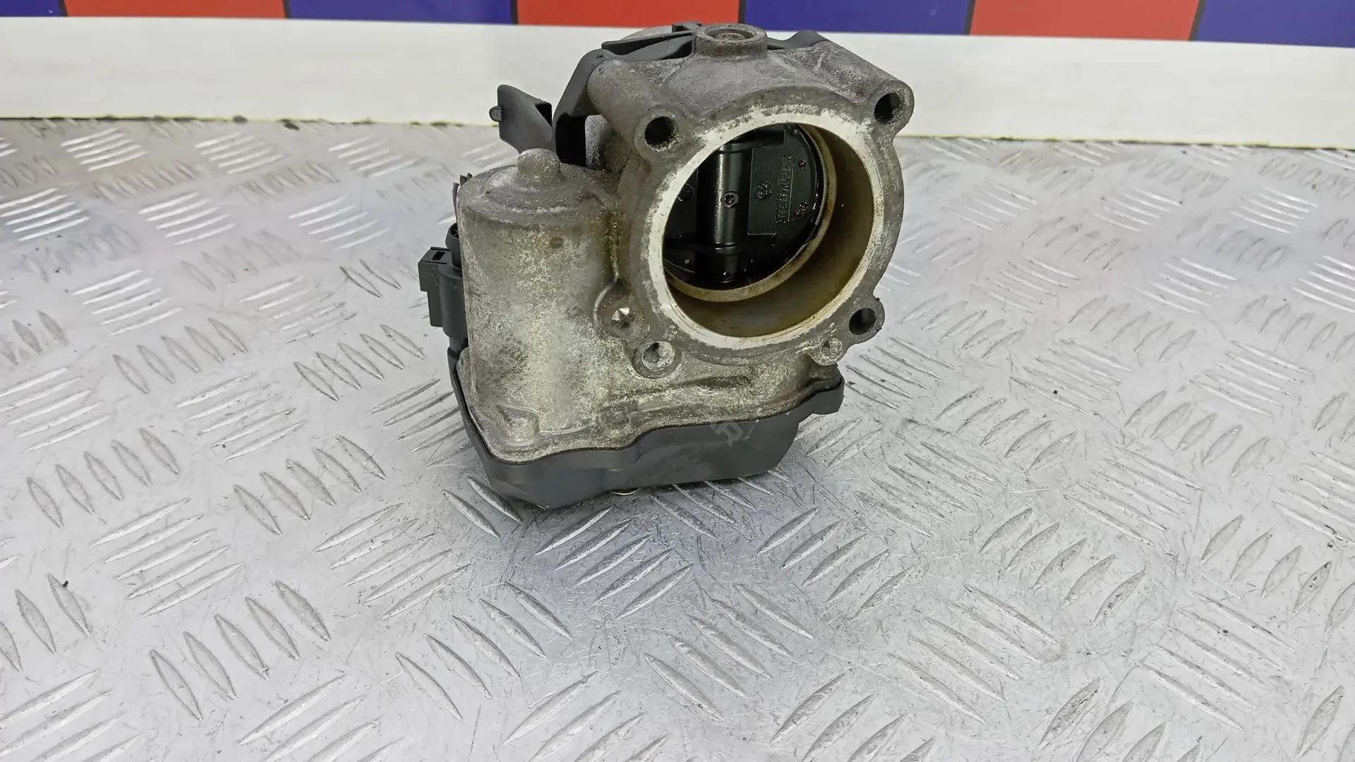 Дроссельная заслонка 03C133062S