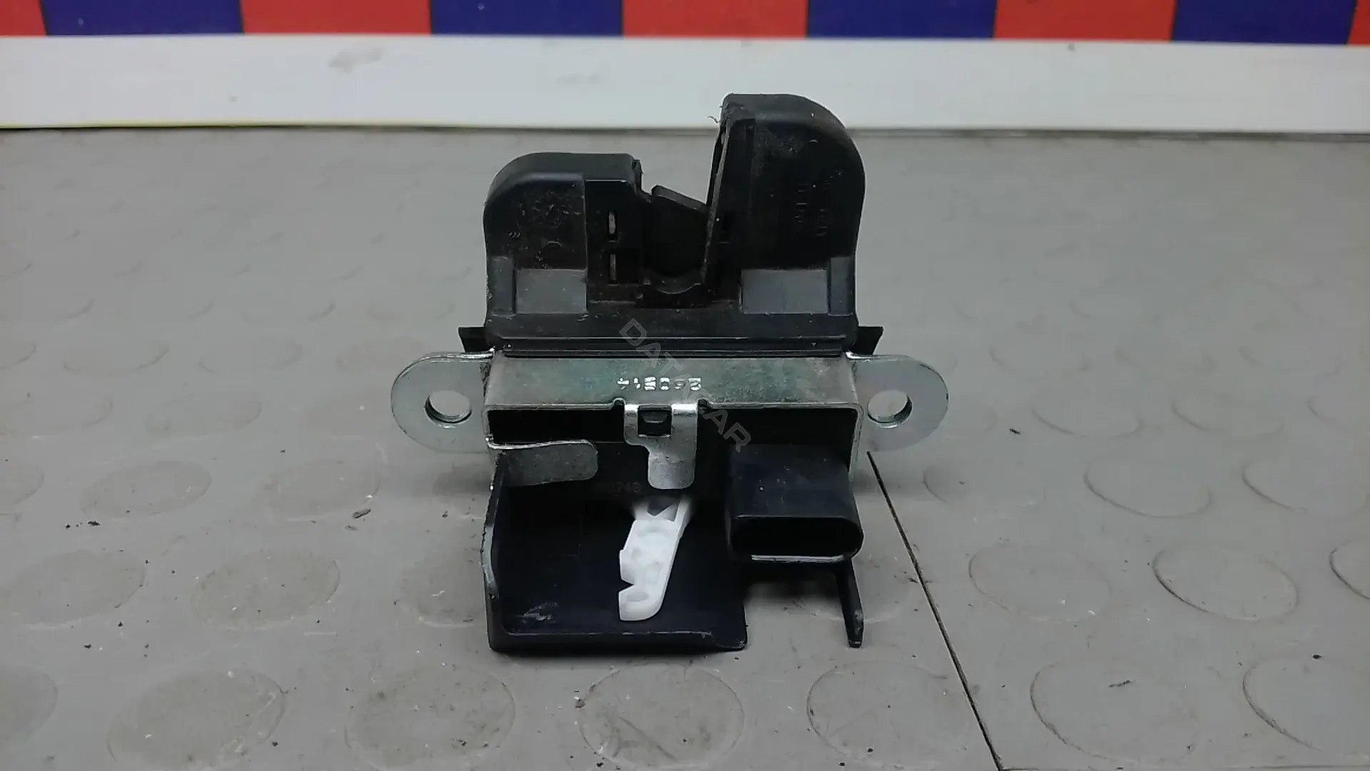 Замок крышки багажника ROK61GH01