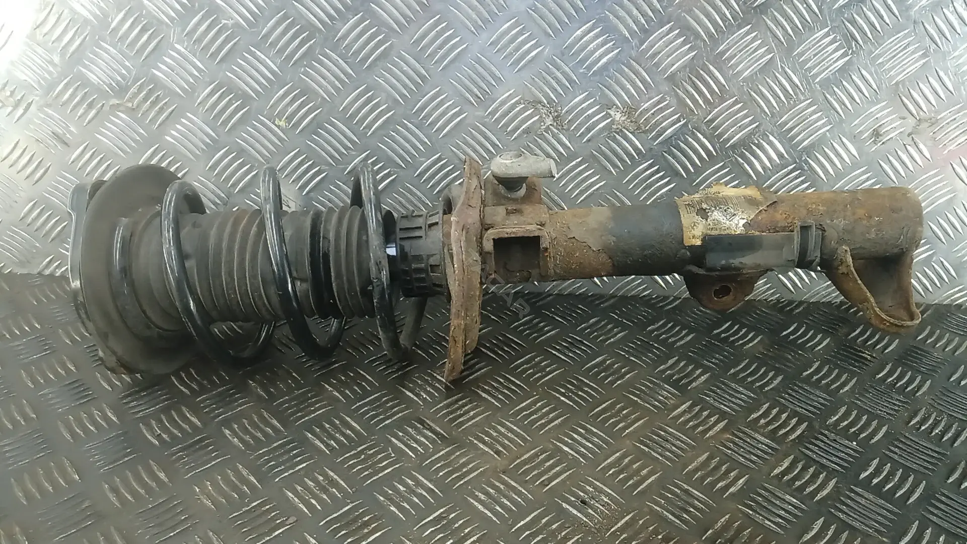 Амортизаторы 5AG25N801