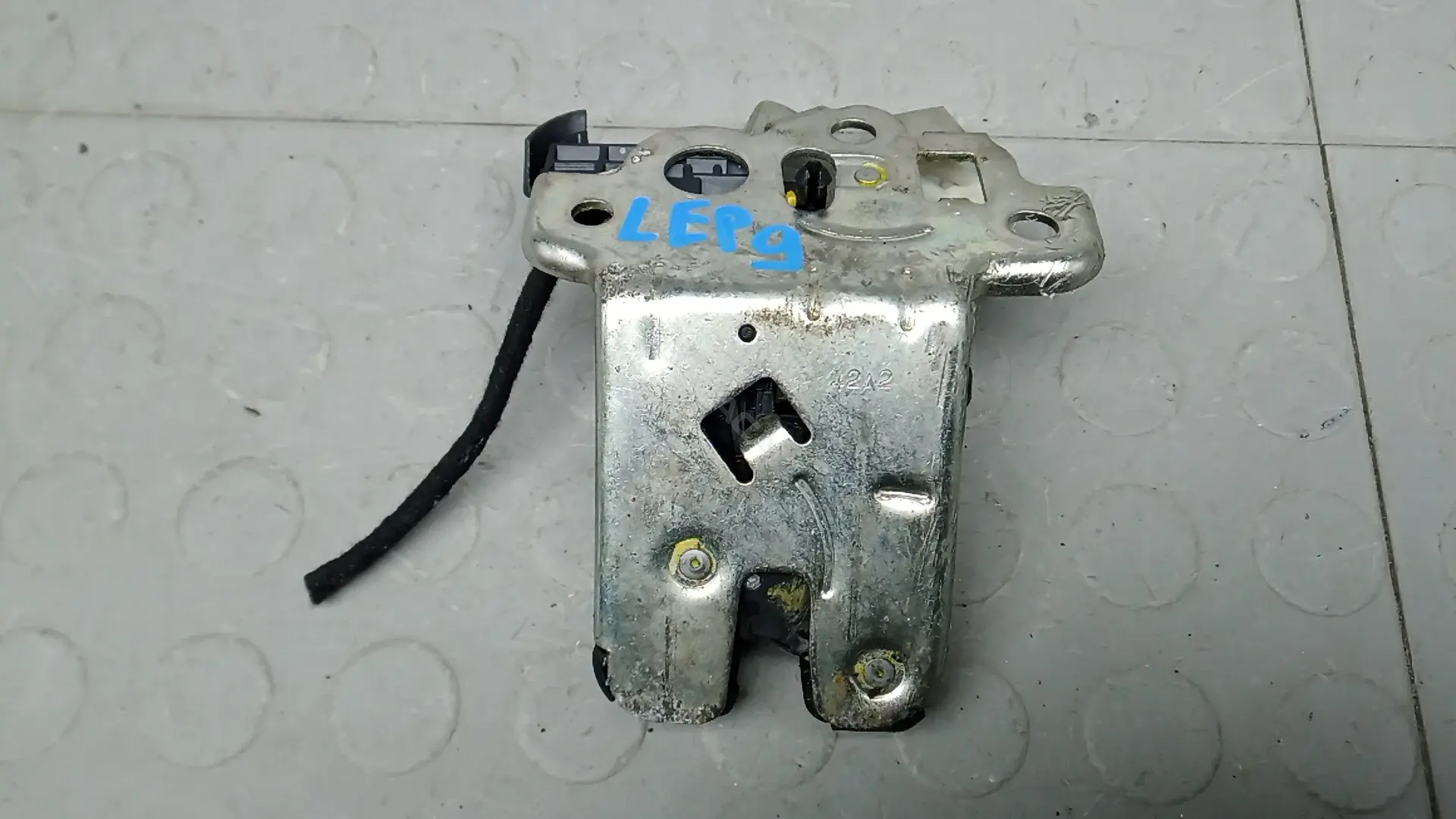 Замок крышки багажника 8K9827505A