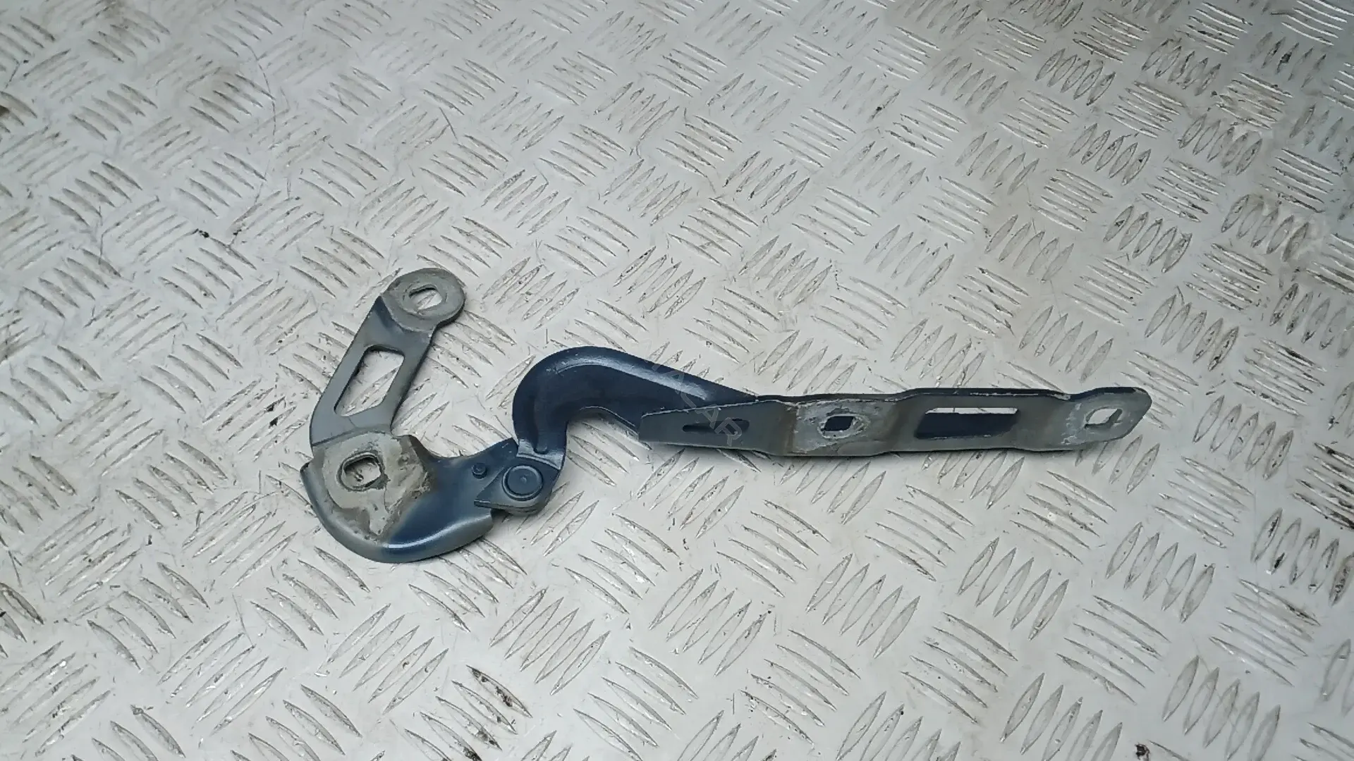 Петля капота HBM07D501