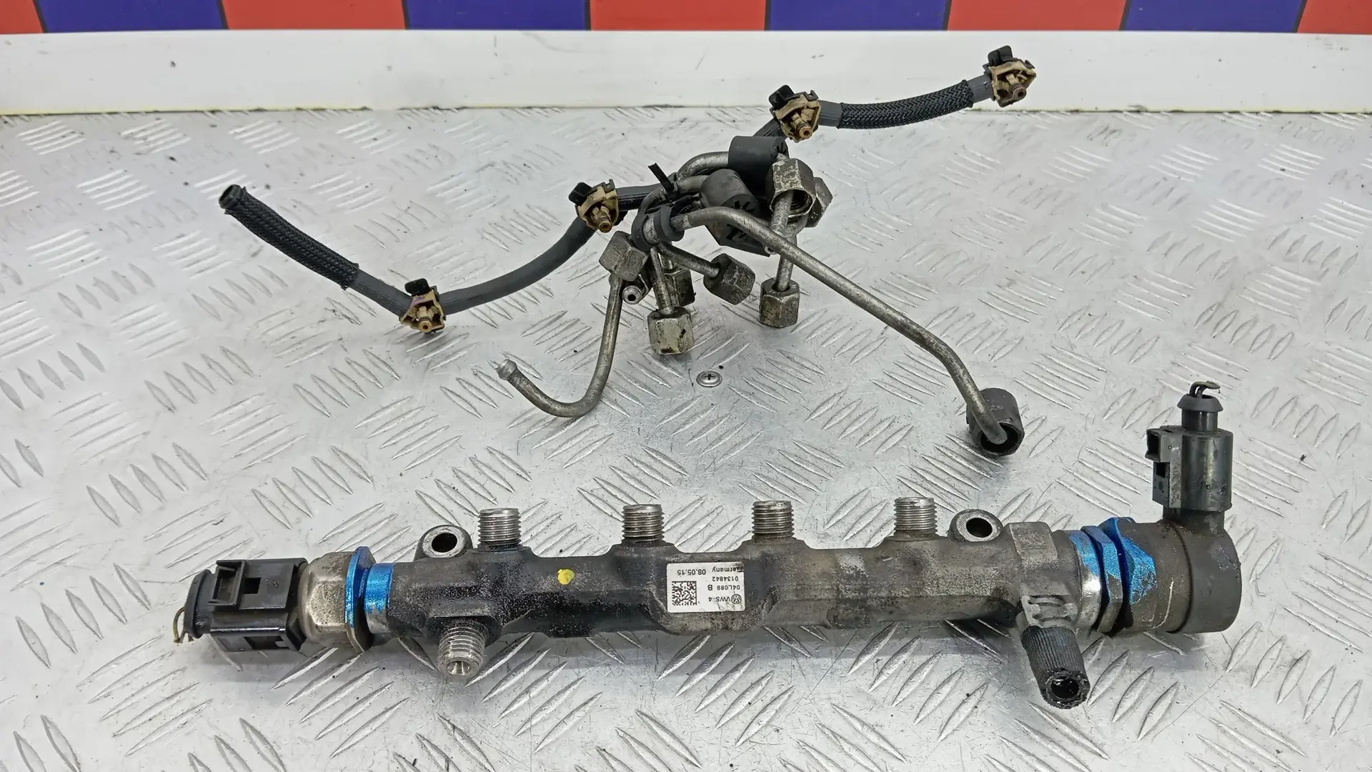Топливная рейка 04L089B, 04L130089B