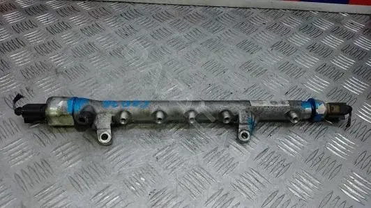 Топливная рейка 03L130089B