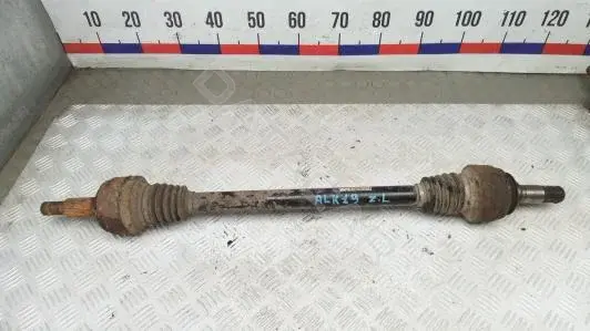 Приводной вал / Полуось 7P0501201G