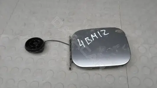 Крышка лючка топливного бака 4BM12IC01