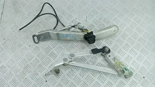 Петля крышки багажника 3D5827301T