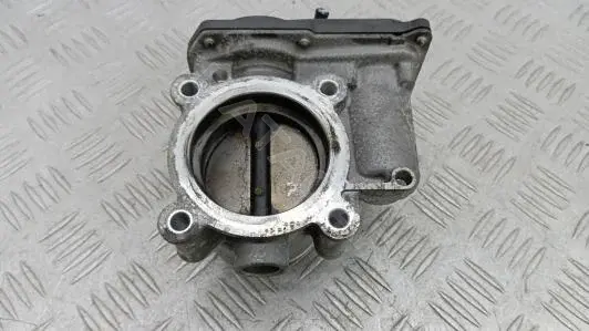Дроссельная заслонка PE01 13640B