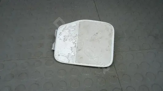 Крышка лючка топливного бака EBM10IC01