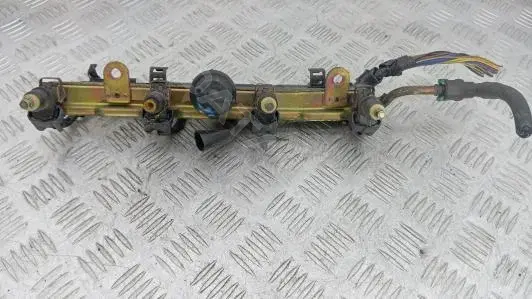 Топливная рейка FA104TJ01