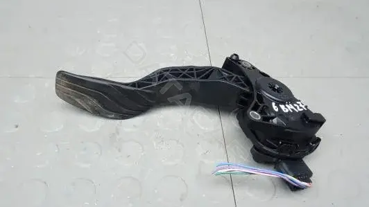 Педаль газа 6BM27NW01