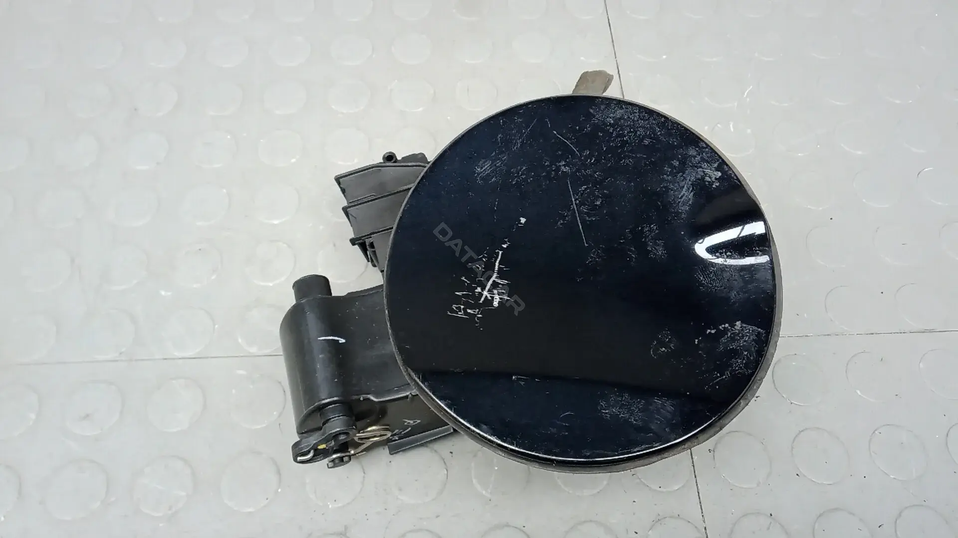 Крышка лючка топливного бака 7OK28IC01