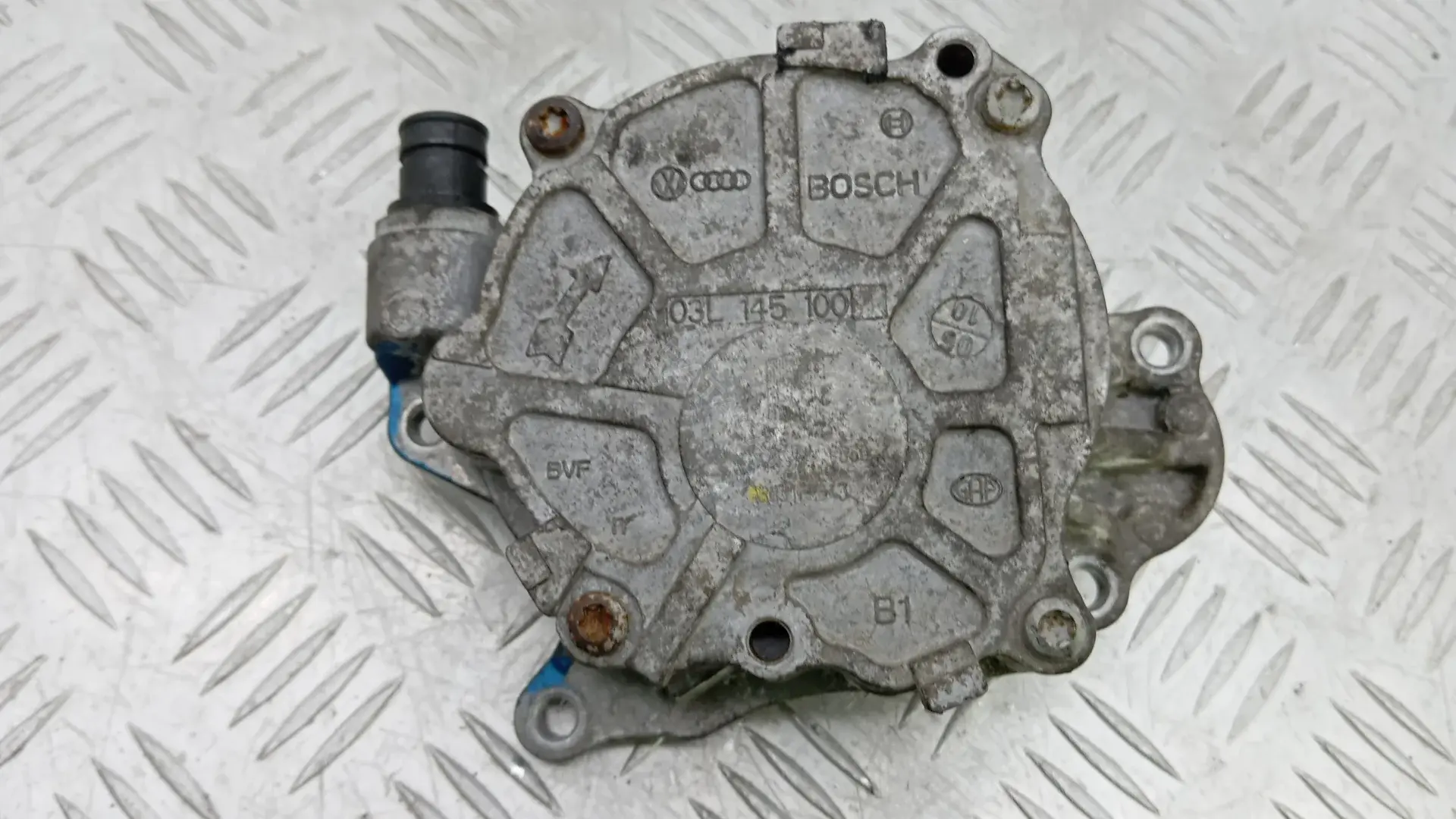 Вакуумный насос 03L145100F