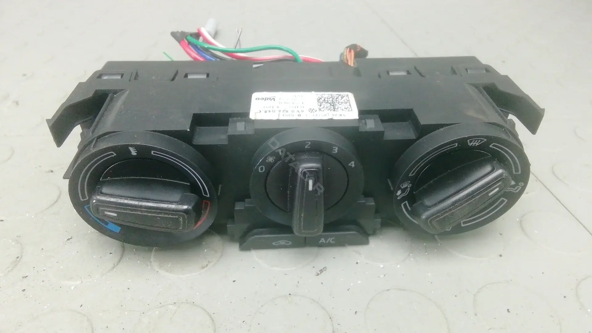 Панель управления отопителем (климат-контролем) 6V0820045C
