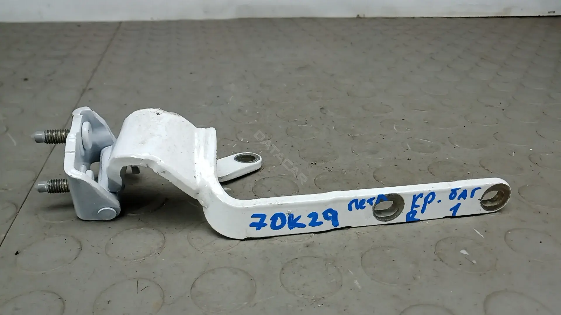 Петля крышки багажника 7OK29UR01