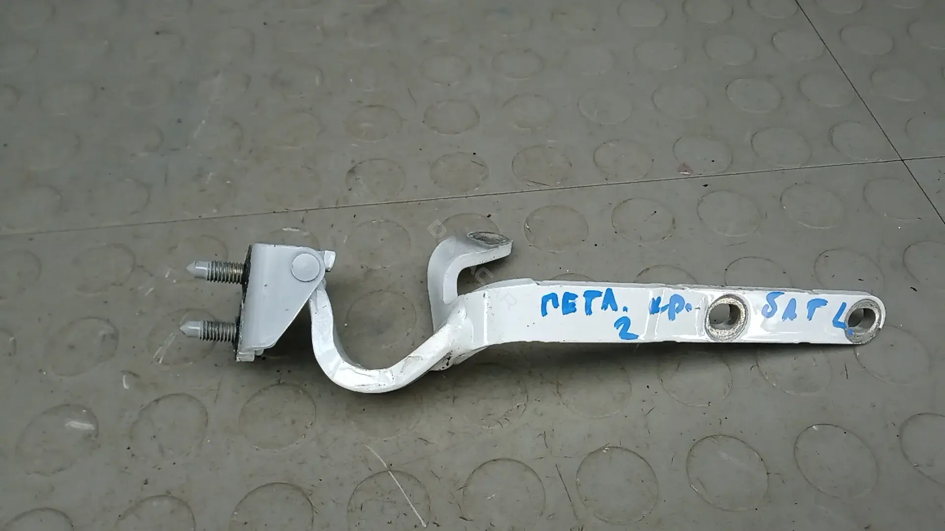 Петля крышки багажника 7OK29UR02