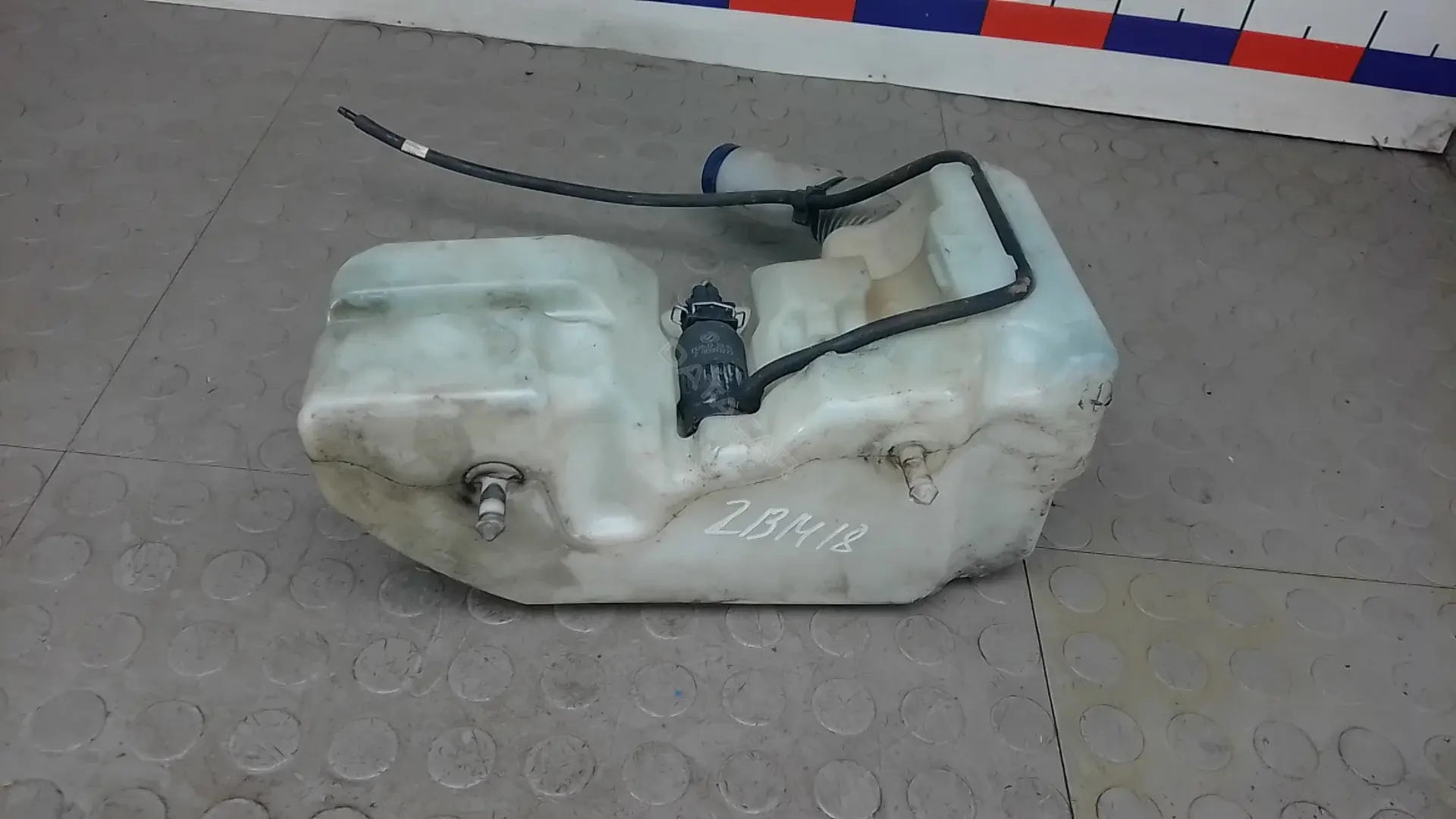 Бачок омывателя 2BM18NL01
