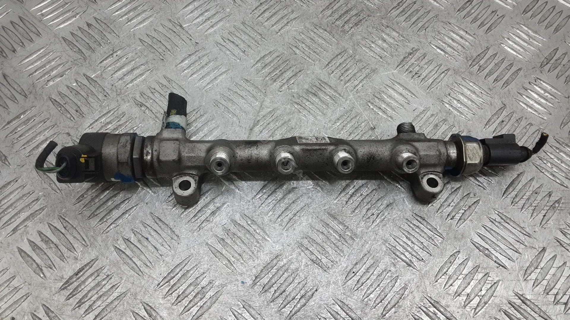 Топливная рейка 04L130089D