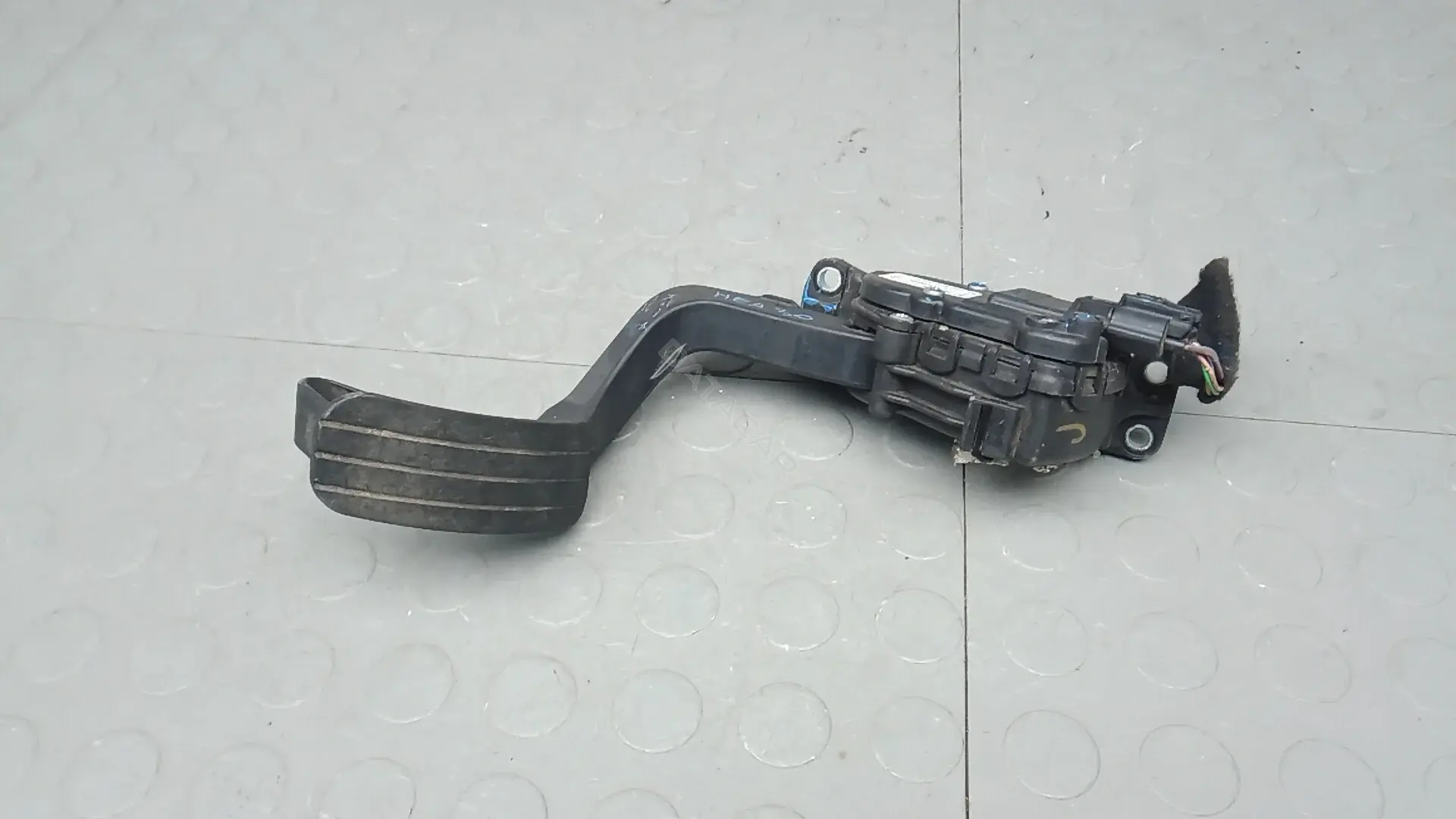 Педаль газа HEA30NW01