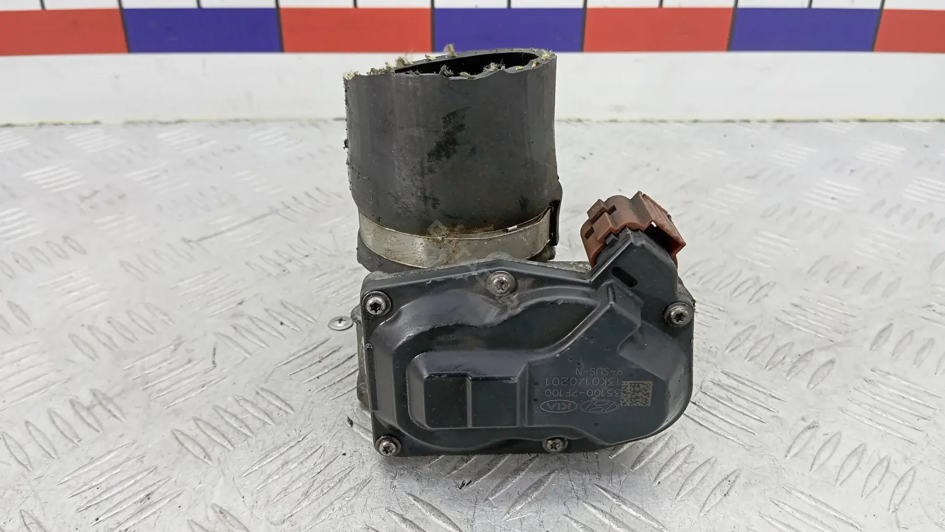 Дроссельная заслонка 35100-2F100