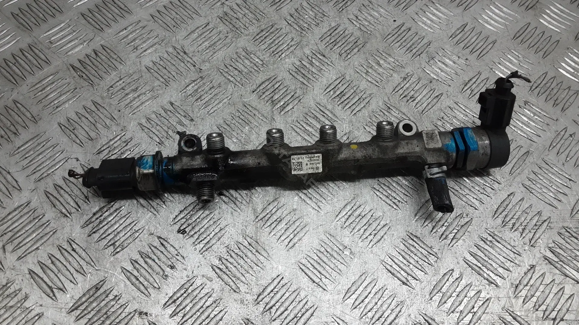 Топливная рейка 04L130089B