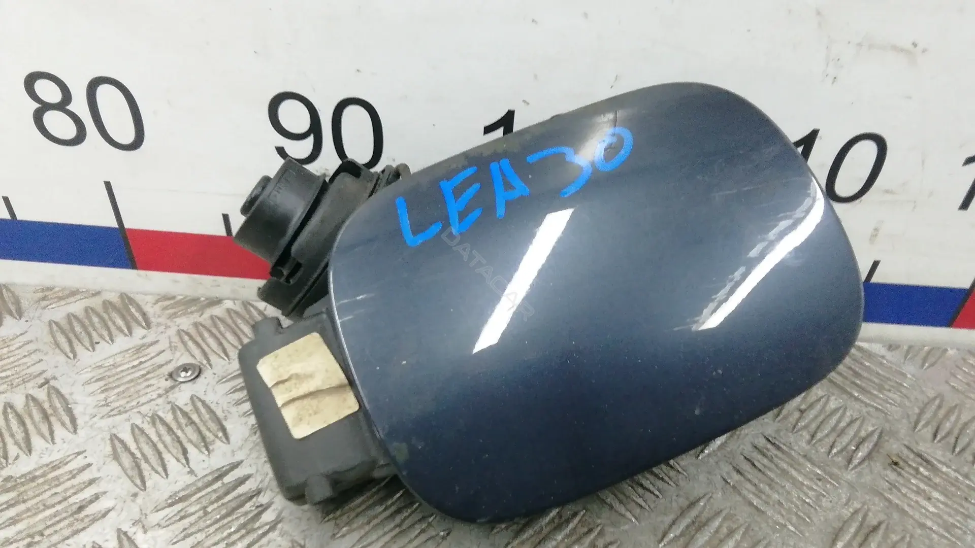 Крышка лючка топливного бака 3D0809857D