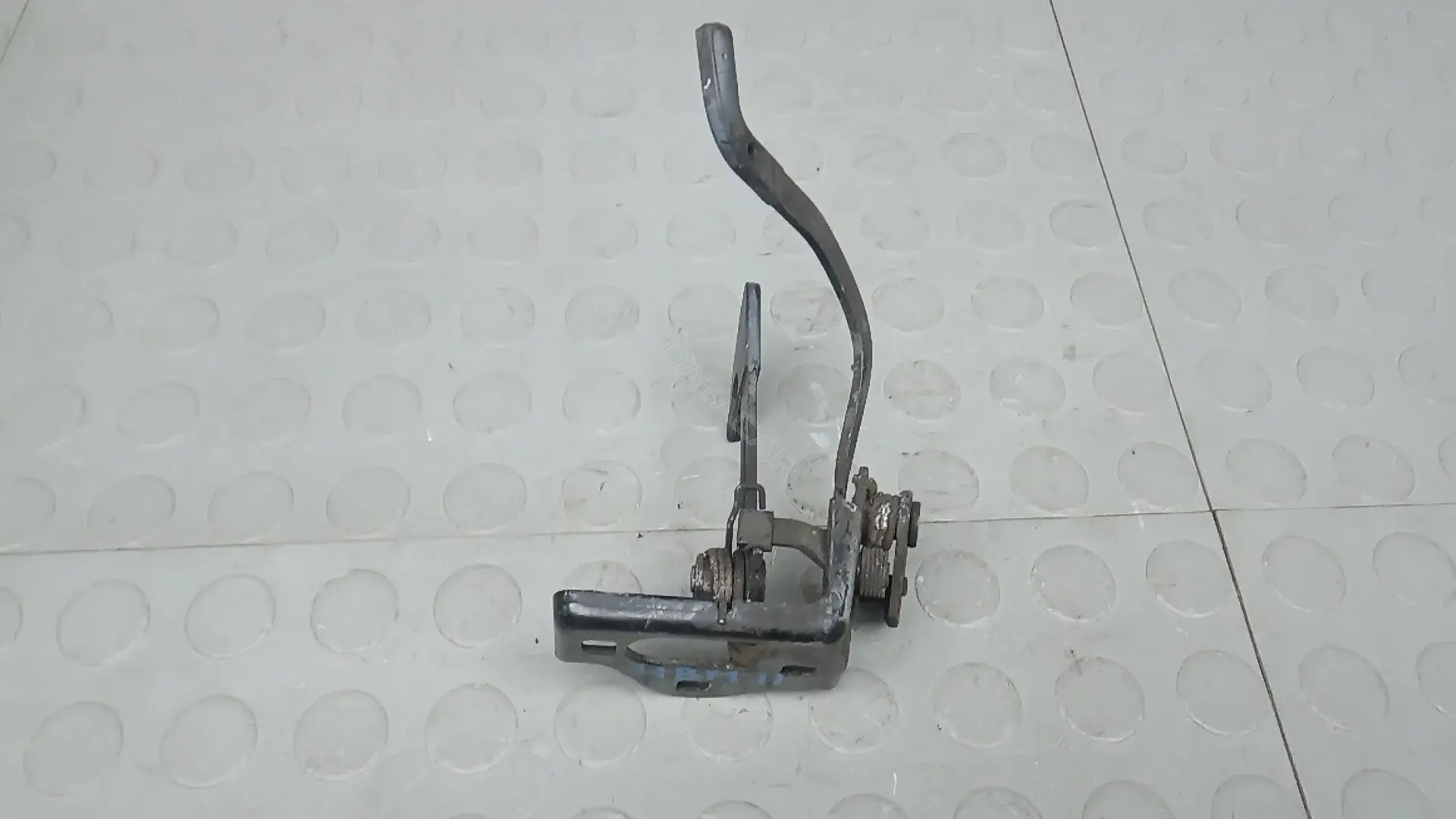 Ручка открывания капота 4BM11JB01