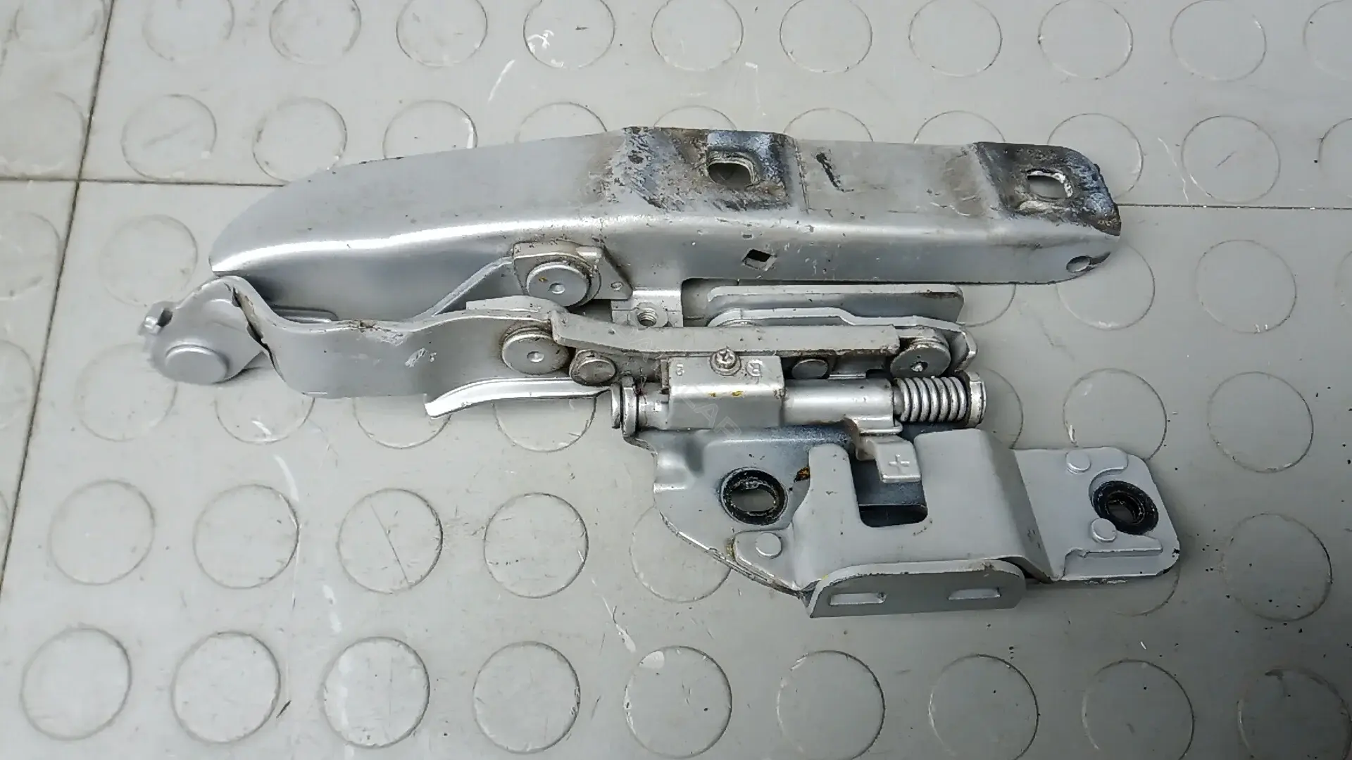Петля капота 654004GA0A