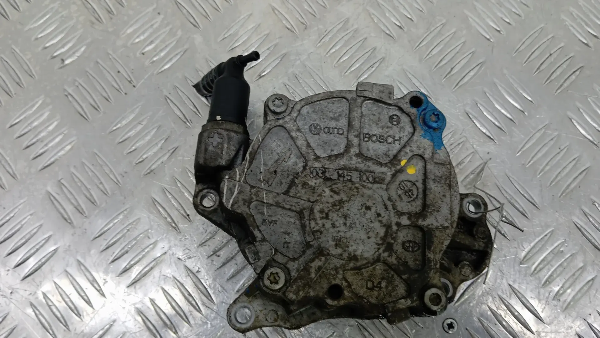 Вакуумный насос 03L145100G