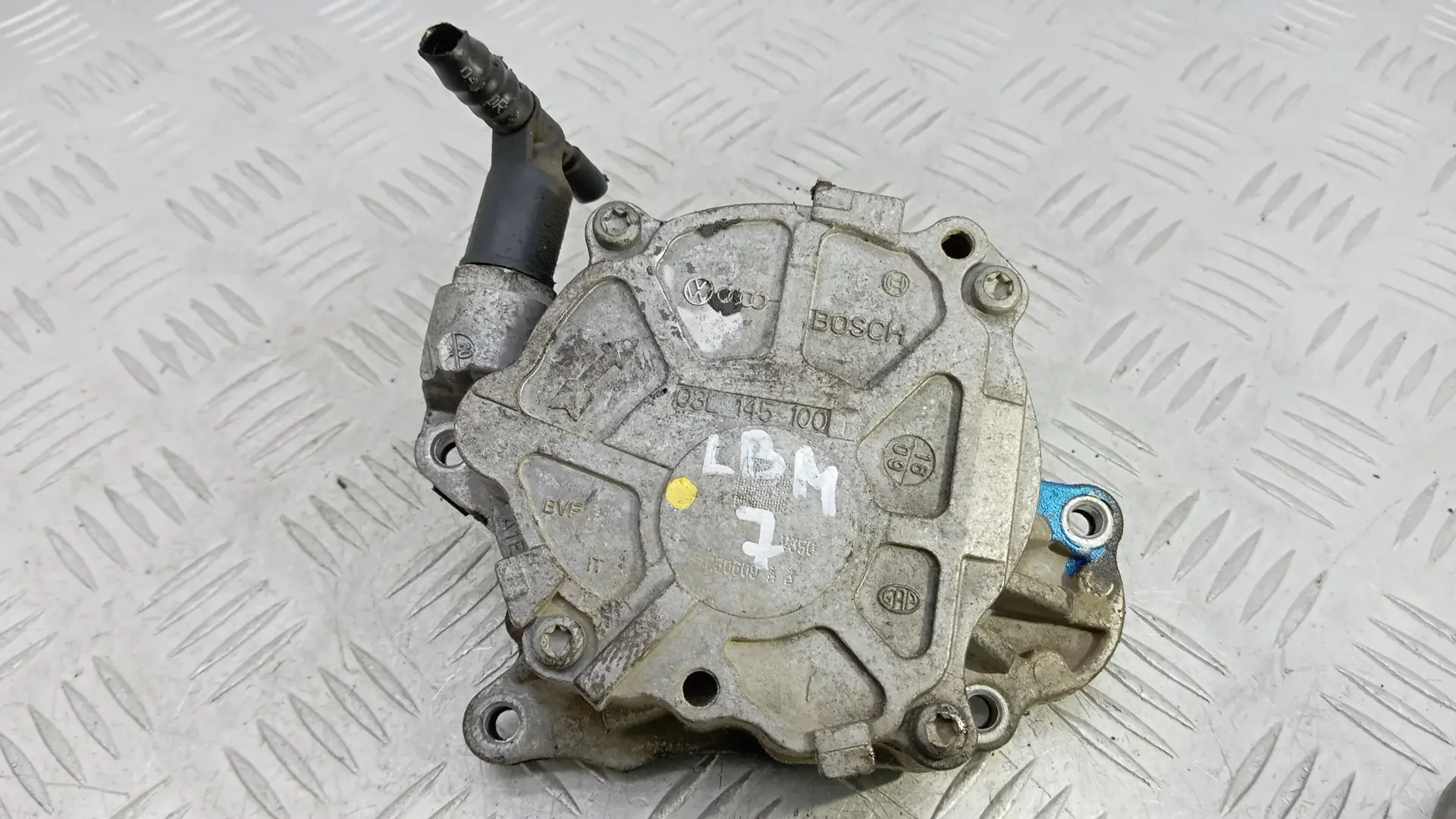 Вакуумный насос 03L145100F