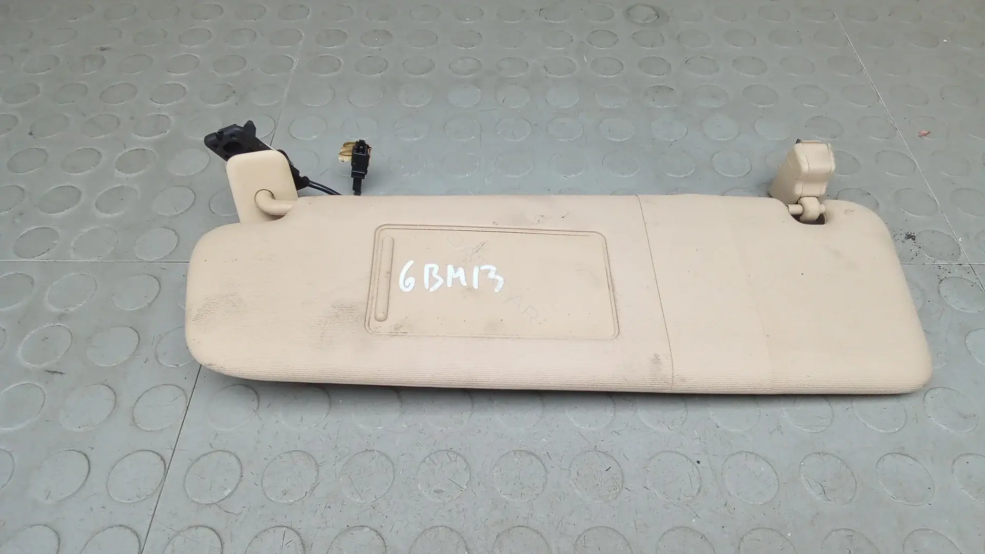 Козырек солнцезащитный 6BM13IY01