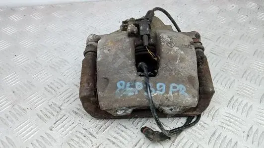 Скоба суппорта 8EP390Q01