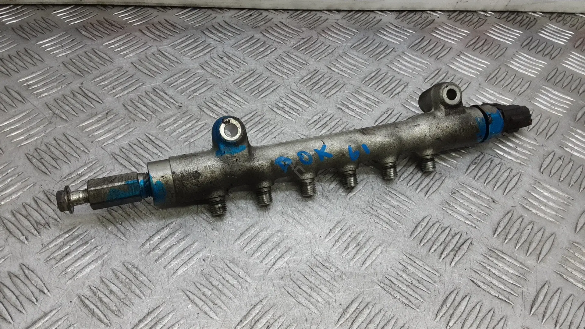 Топливная рейка DOK61BB01