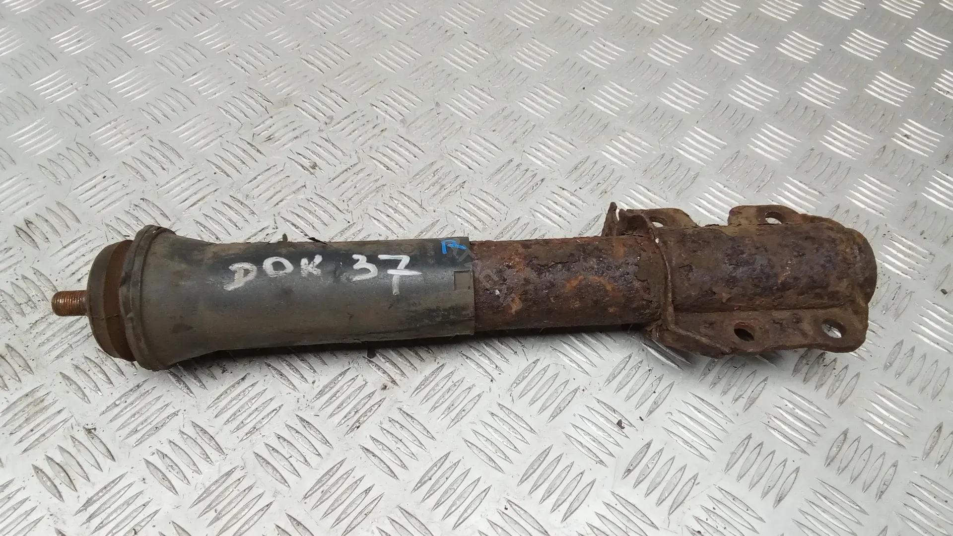 Амортизаторы DOK37N501