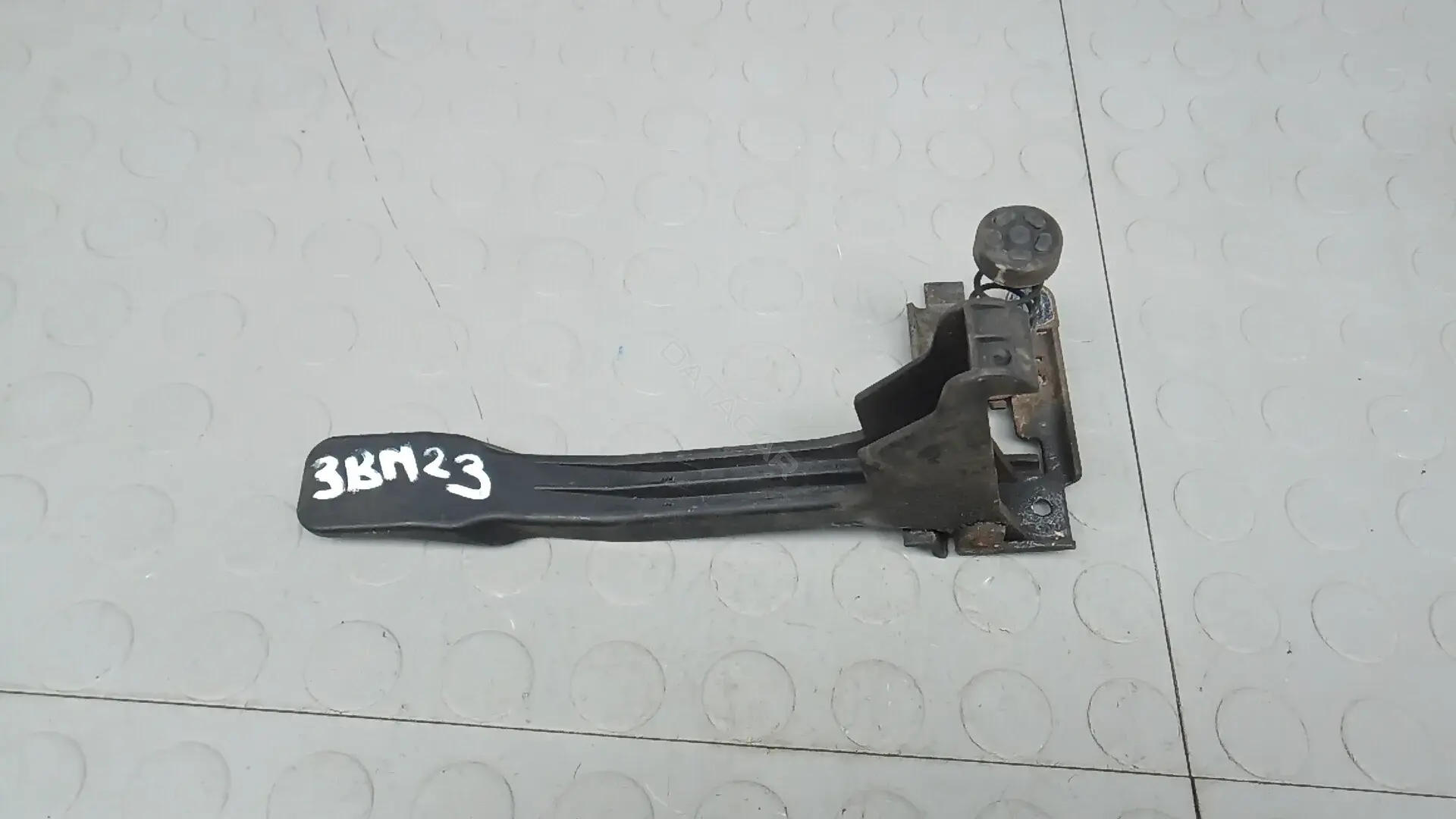 Ручка открывания капота 3BM23JB01