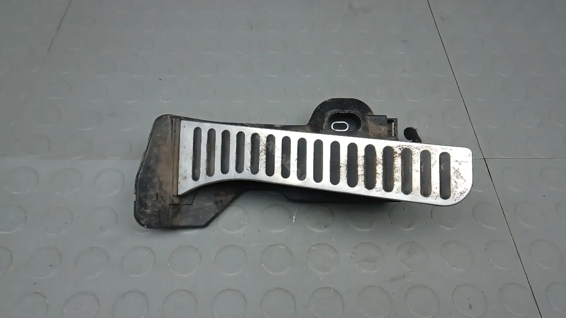 Педаль газа 4BM11NW01