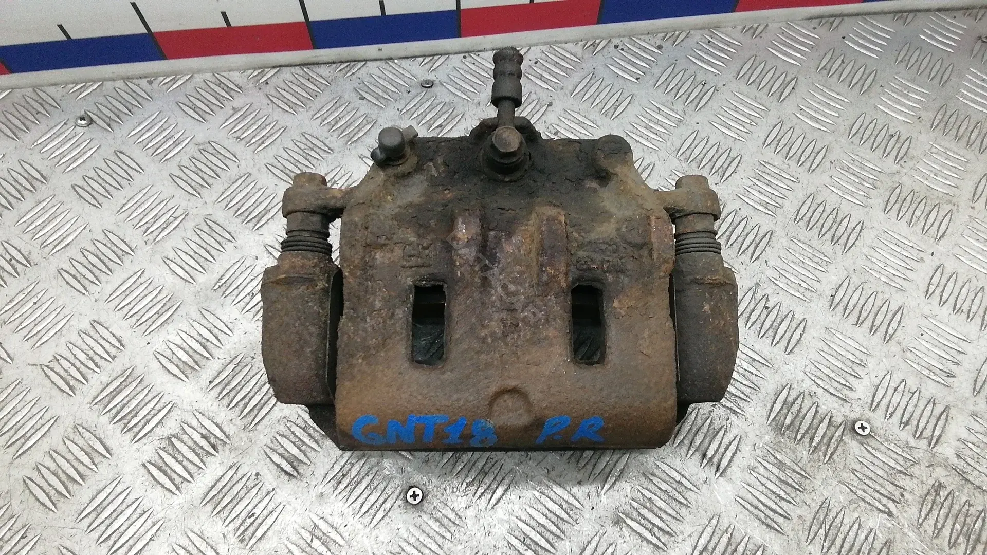 Суппорт тормозной GNT18N701