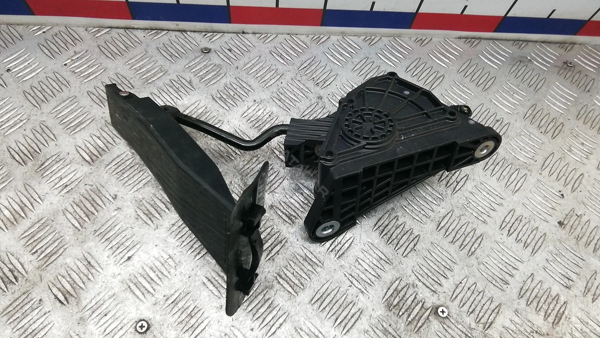 Педаль газа SPH17NW01