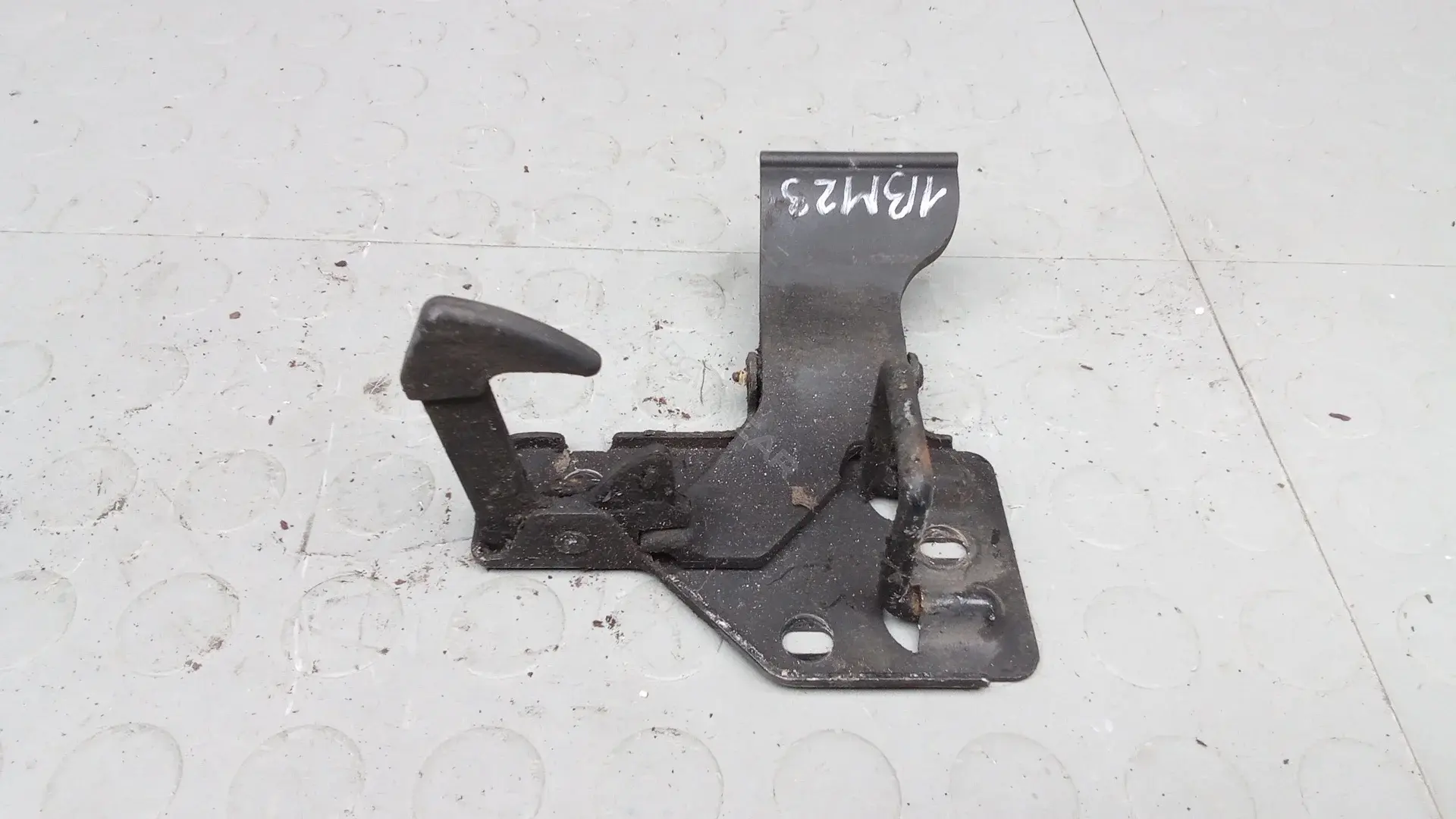Ручка открывания капота 1BM23JB01