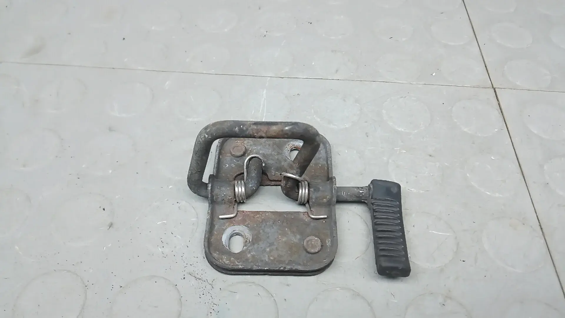 Ручка открывания капота CBM19JB01